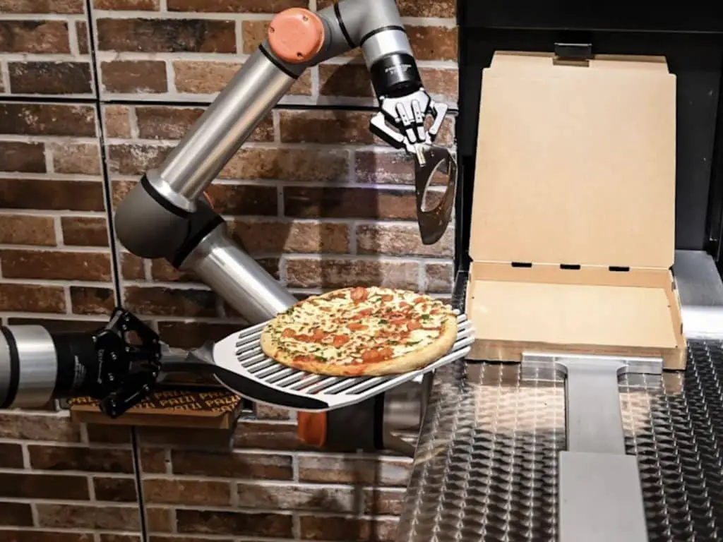 Pazzi - The World’s First Autonomous Pizza Robot