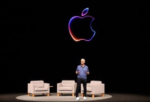 Apple Nears $4 Trillion Valuation on AI Enthusiasm