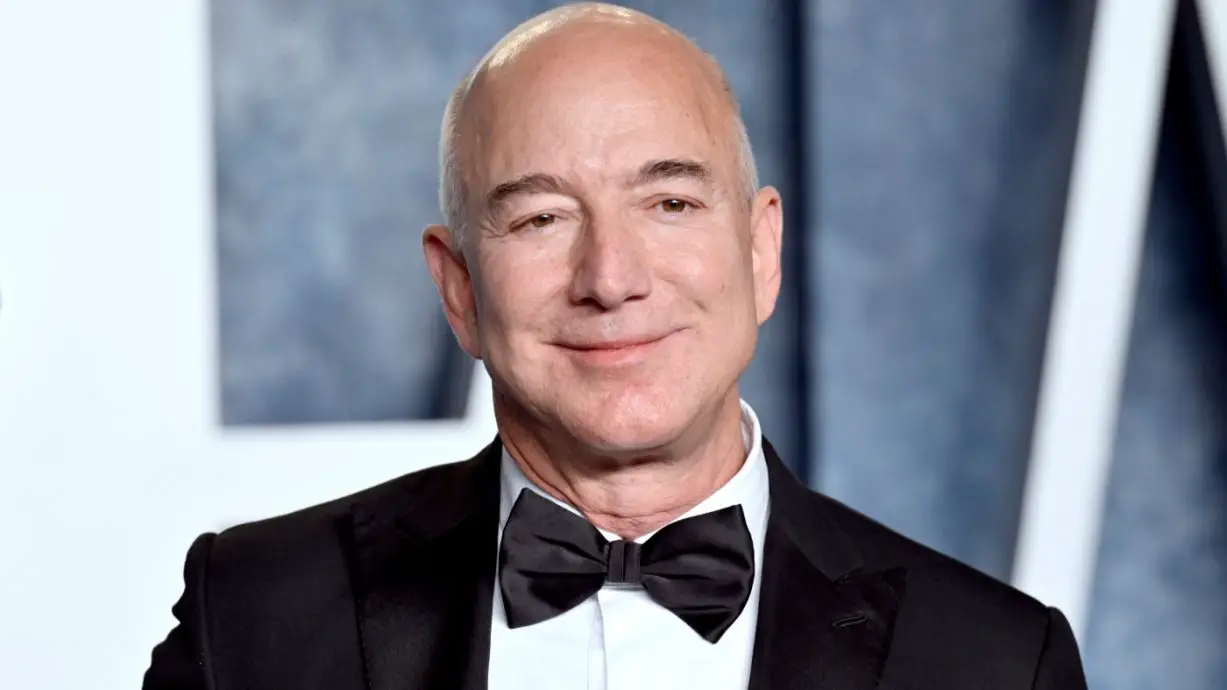 Jeff Bezos and Samsung Back AI Chip Startup